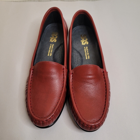 SAS Simplify Leather Loafers In Lipstick Red Size 7.5N Narrow - Picture 3 of 10